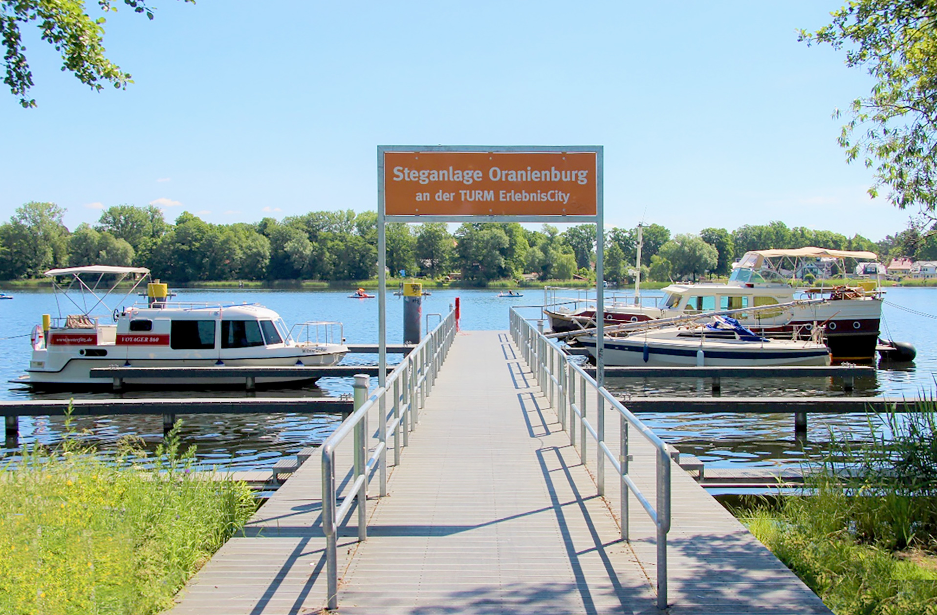 Steganlage Oranienburg an der TURM ErlebnisCity mit Booten am Lehnitzsee